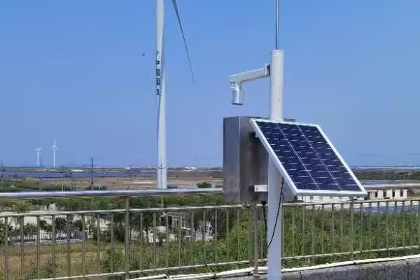 龍峰石油倉(cāng)儲(chǔ)有限公司雷電預(yù)警系統(tǒng)安裝